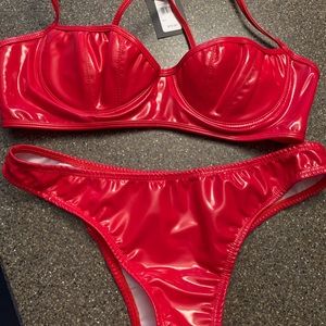 VAMP sexy sexy red vinyl bra set
